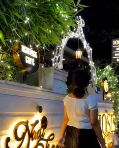 Stylish royal crop top