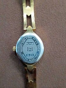 Elegant Gold Watch - Quartz Swarna