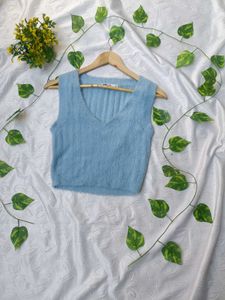 Imported Knit Cropped Vest 💙