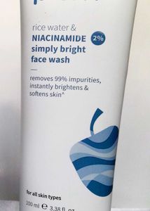 Plum Niacinamide Simply Bright Facewash