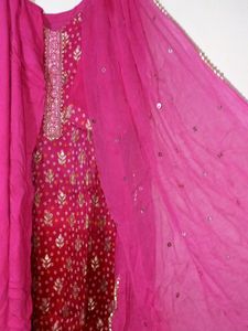 A Pink Silk Bandhni Suit, Neck Dp -6, 1/3 Sleeves, Circle Plazo, With Dupata