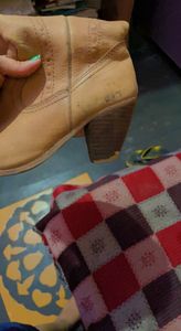 brown boots its totaly in gud condition grab now