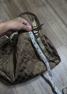 Gucci Gold Metallic Monogram Abbey Dring Toet
