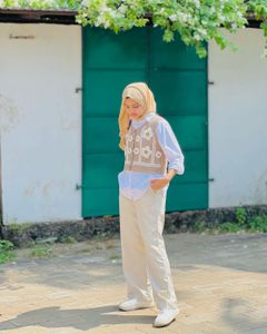 Off White Korean Trouser