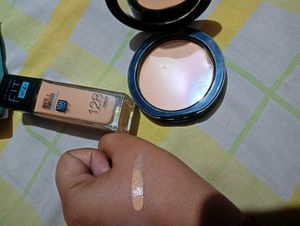 Maybelline New York Foundation With Compact 128