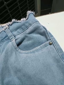 Frayed Hem Light Wash Jeans