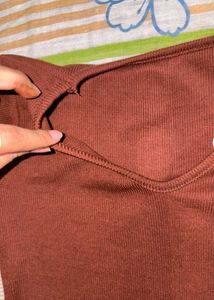 Coffee Brown women&#39;s V-Neck Ribbed Crop Top