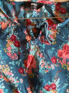 Floral Top From Max ( XS) Good Condition