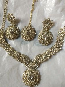 diamond  Neckalce set with earrings and maang tikk