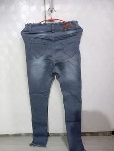 Frayed Hem Skinny Jeans