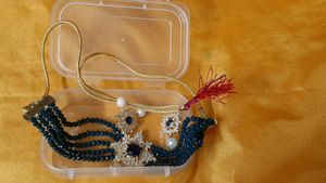 Allure Glittering Women Necklace And Earrings