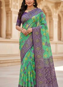 very beautiful saree 💚💜