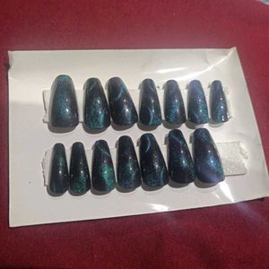 Press-On Cat Eye Nails