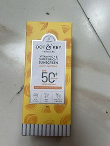 DOT & KEY VITAMIN C+E SUBER BRIGHT SUNSCREEN