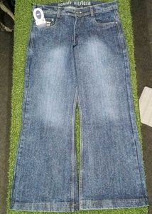 Baggy Bootcut Jeans....