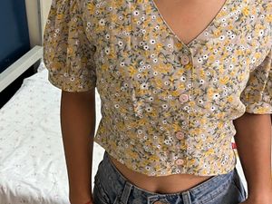 Cute Top For Women With Good Quality 🩷