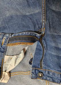 Women&#39;s Blue Jeans with Button Detail