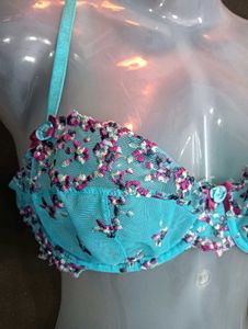 Floral Embroidered🖤 Bra