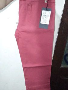 Red Capri Mid Waist