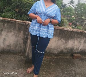 Women&#39;s Ripped Jeans