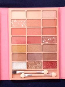 ✧⁠*⁠。IMPORTED VIRAL MAKEUP BOOK. ⁠✧⁠*⁠