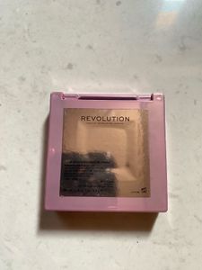 Revolution Glamorous Highlighter