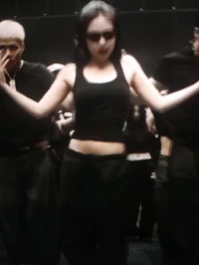 jennie red and black top combo