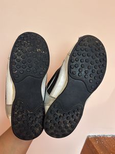 Sport shoes