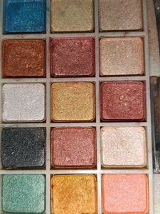 Eyeshadow Palette with Brush + crunchy