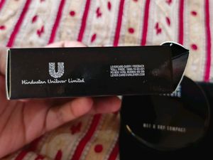 Lakme Absolute Wet N Dry Compact