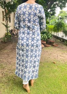 Elegant Kurta With Embroidery