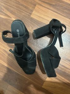 Black heels 👠