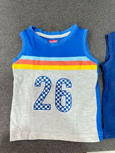 Babyhug 6-9 Months Sleeveless T-shirt