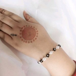 Daisy Bracelet 🖤🤍