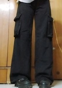 Urbanic Baggy Cargo Jeans