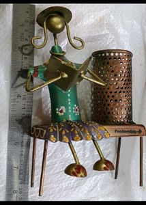Metal Girl Doll wit pen stand No Coins