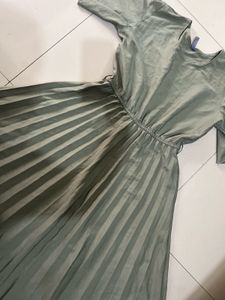 Elegant Green Pleated Dress