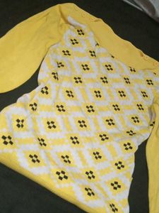 Yellow korean sweater🎀💛