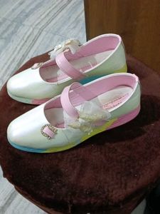 Cute Girls&#39; Casual Shoes with Flower Detail
