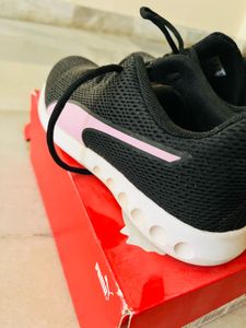 Women Puma Black &amp; Pink Running Shoes