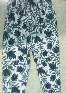 Women Floral Printed Regular Kurta With Pant