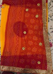 Georgette Bandhani Saree With Golden Lace Blouse