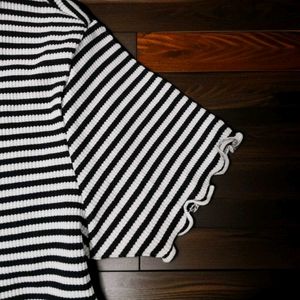 Striped Lettuce Edges New Top (S)