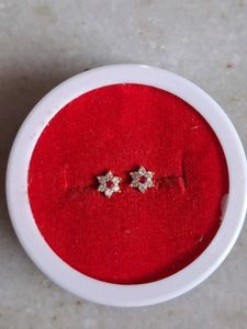 Beautiful New Shaining Stone Studs 22crt