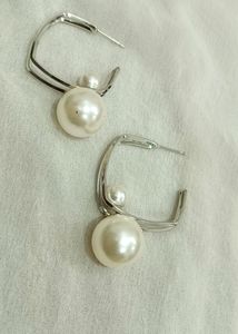 (₹90)Pearl Earrings