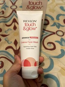 Revlon Touch And Glow Cream Face Wash