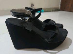 Black Wedge
