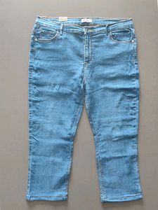 Light Wash Cropped Jeans