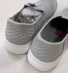 Women&#39;s Slip in sneakers Size 5 🔥