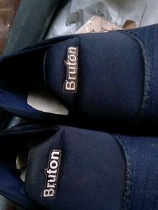 Bruton Laceless Mens Walking Shoes.